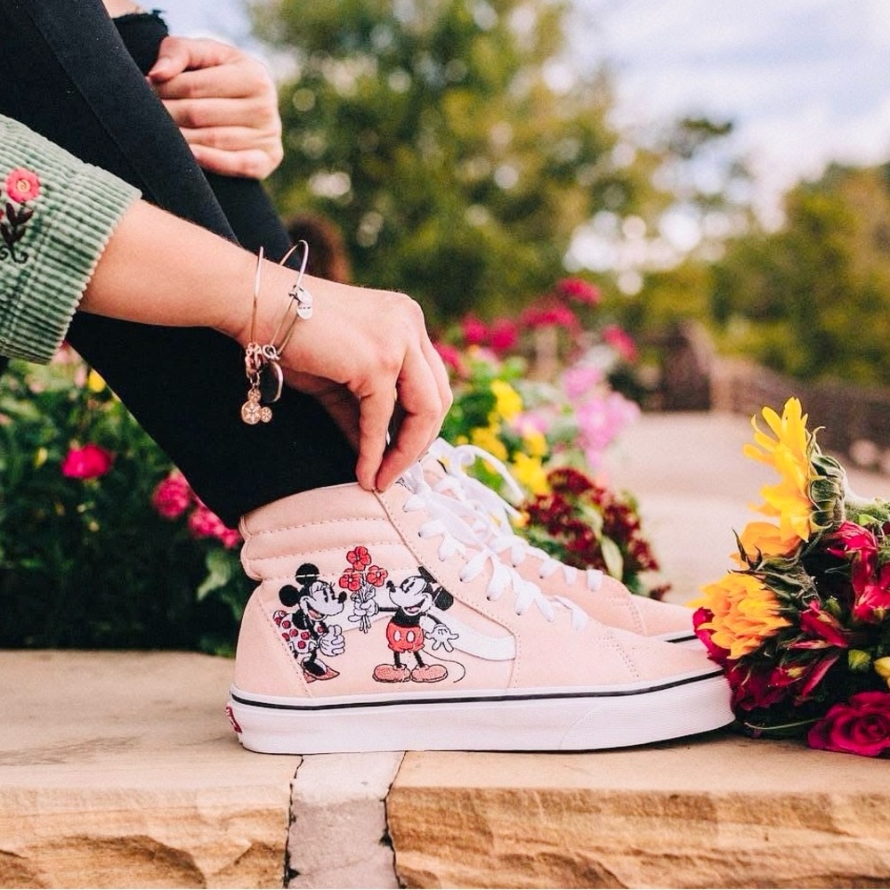 Vans X Disney Mickey & Minnie Sk8-Hi Sneakers - Picture 10 of 11